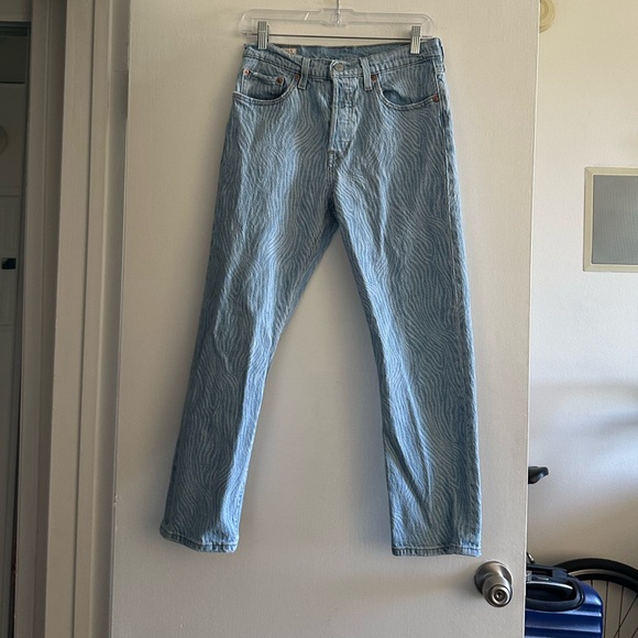 Levi’s Premium Denim Light Blue/White 501 Patterned Jeans size 27 EUC - Picture 2 of 9